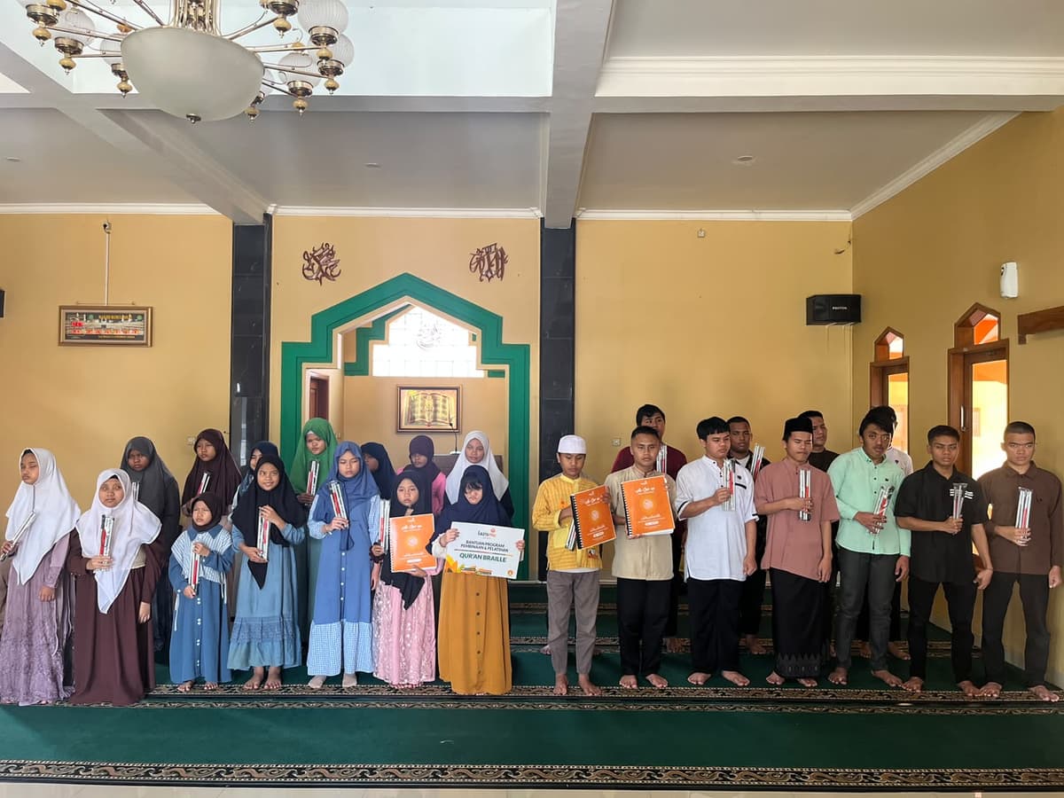 Bantu Mobilitas Anak dan Remaja Tunanetra, Lazismu Jabar Salurkan 85 Tongkat di SLBN A Citeureup Cimahi
